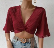 SHEIN VCAY укороченная блузка с перекрученным передом Край украшен круглыми кистями. Артикул: sz230411977641SHEIN VCAY cropped blouse with twisted front The edge is decorated with round tassels. SKU: sz2304119776415599 COSMETIC5599КОСМЕТИЧЕСКАЯ/